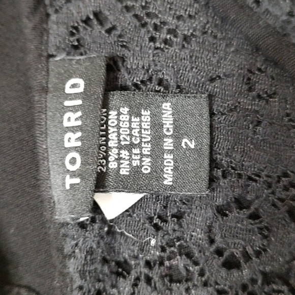 Torrid Black Sleeveless Back Button Down Lace Top Size 2 - Picture 5 of 6